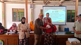 Rawat Lansia, Wujudkan Kebahagiaan: Program LANTERA Ponjong Salurkan PMT